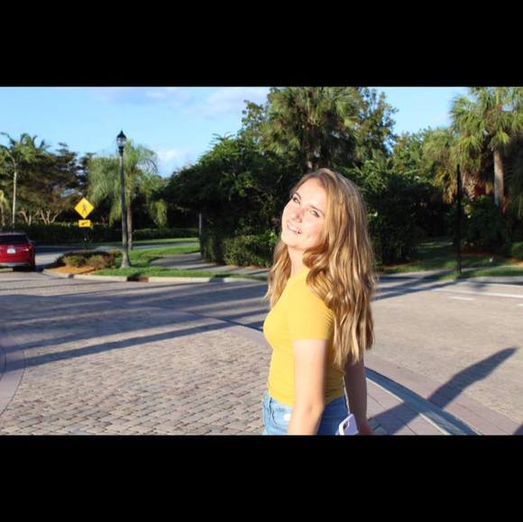 Meet your Posher, Alexis - Picture 1 of 1